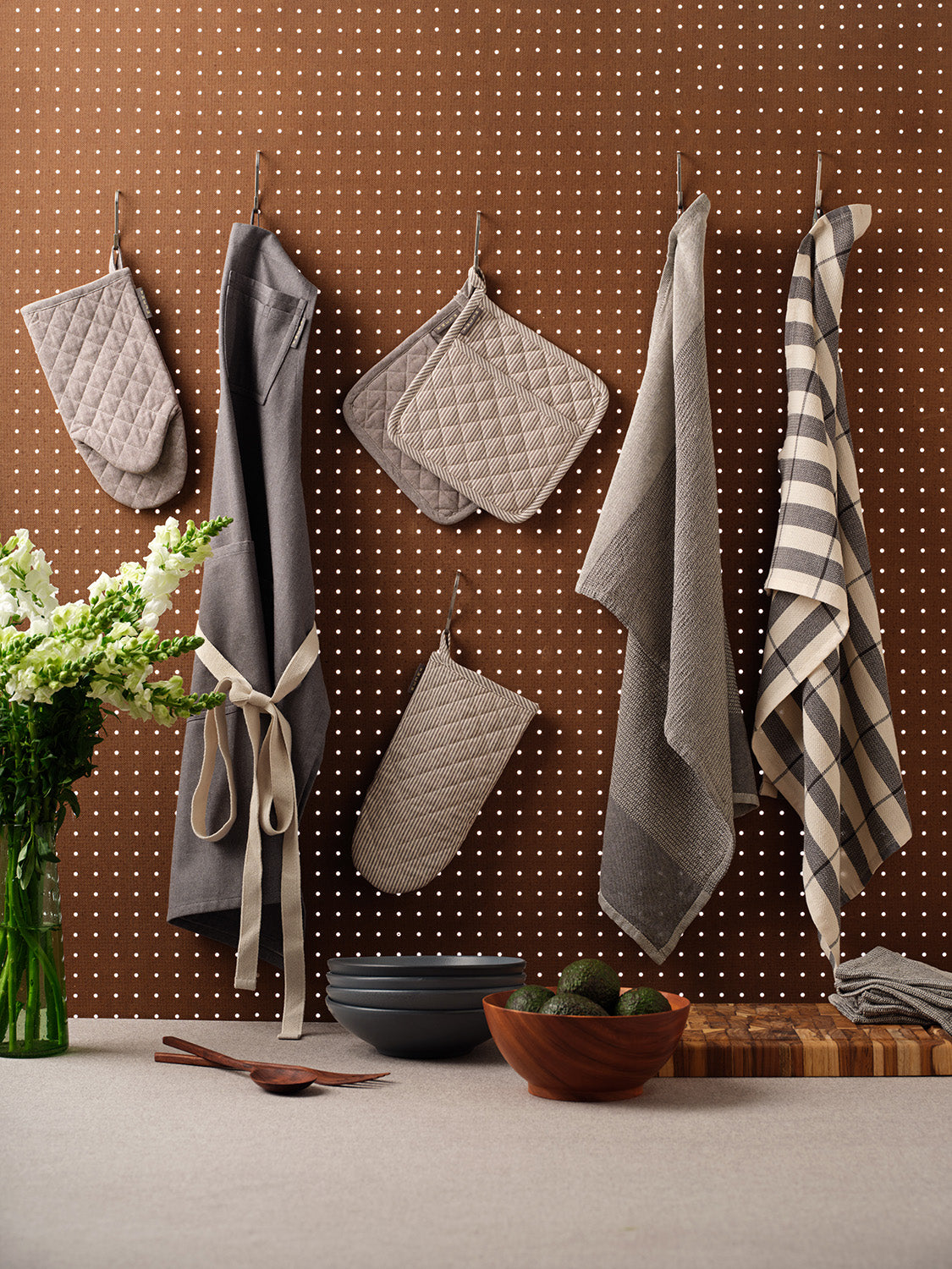 Oven mitts and potholders set