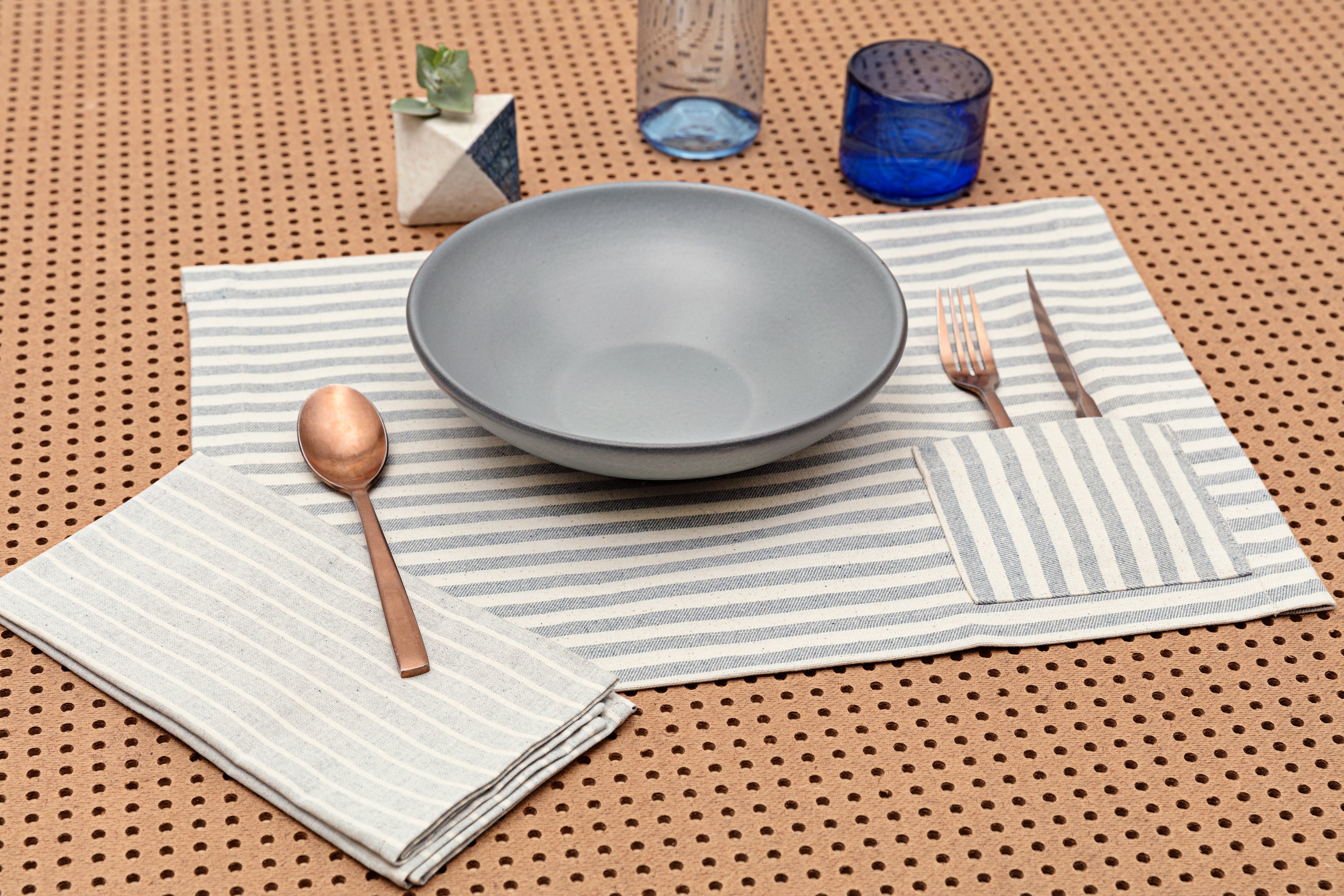 Placemats & Napkins Bundle: Placemats with Pockets + Cloth Napkins / Set of 4